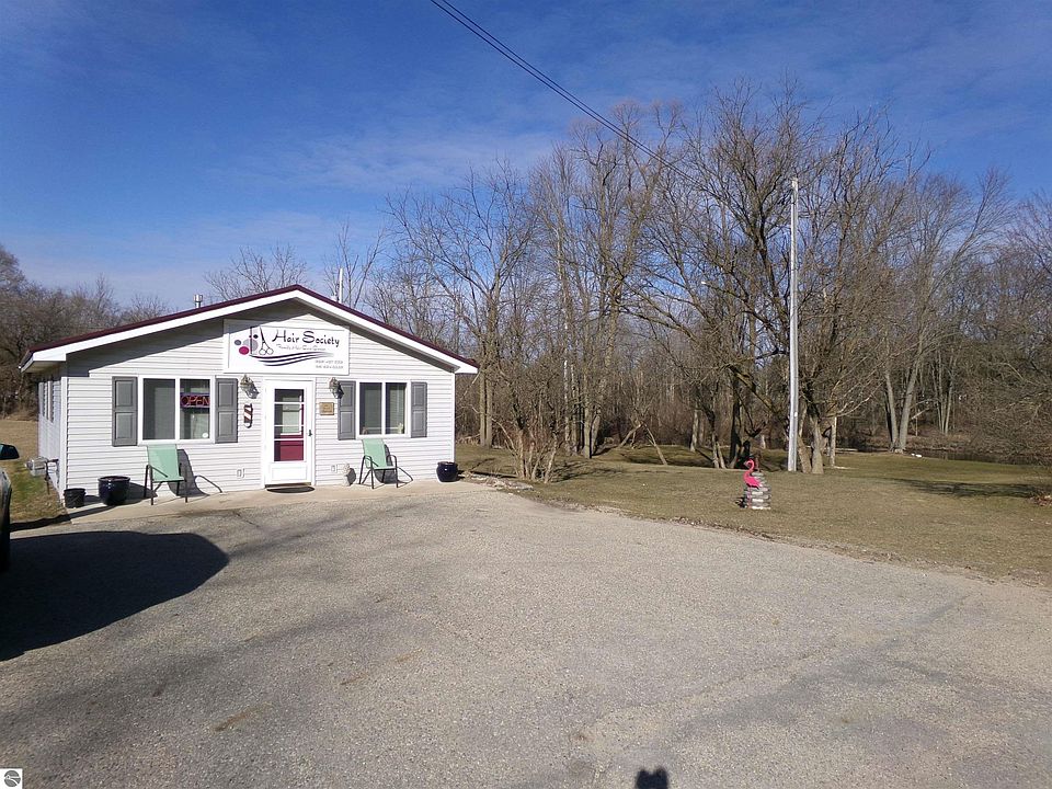 1st image of 124 N Railroad St