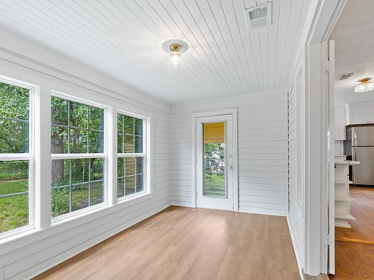 46 Vaughn Dr — Photo 10