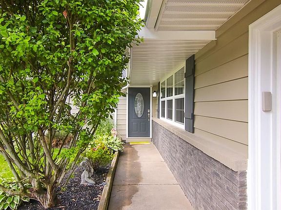 2nd image of 4986 Pineview Dr