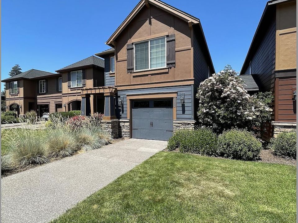 The only common wall is at the garage.