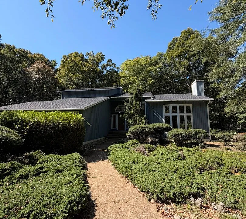 15625 River Bend Trl