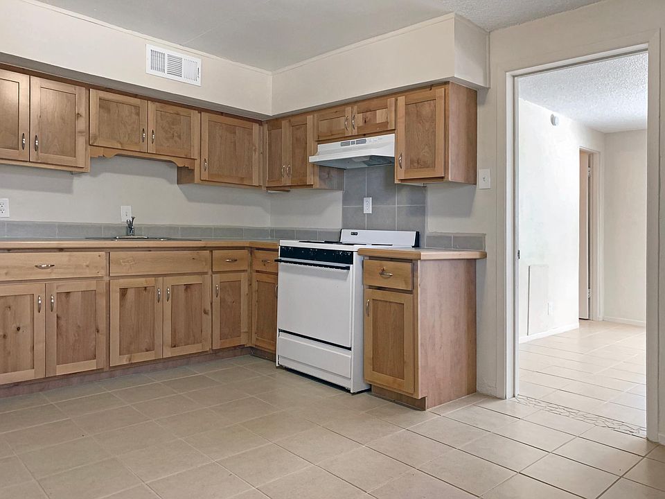 1st image of 510 Valencia Dr SE APT F