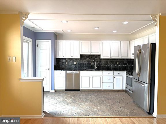 3rd image of 532 Coachwood Ct