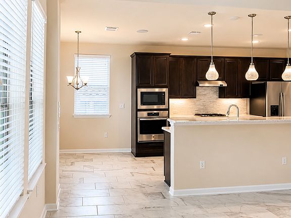 4th image of 11909 Deering Pl