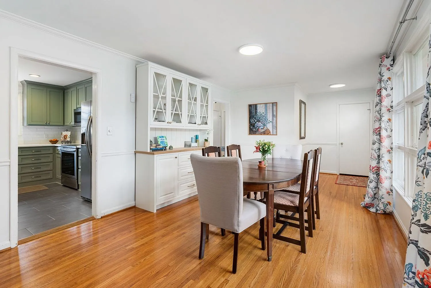3 bed, $2,000 — Photo 3