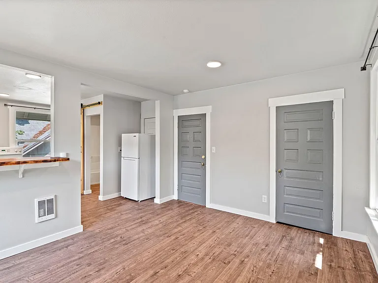 1707 W 8th Ave — Photo 6