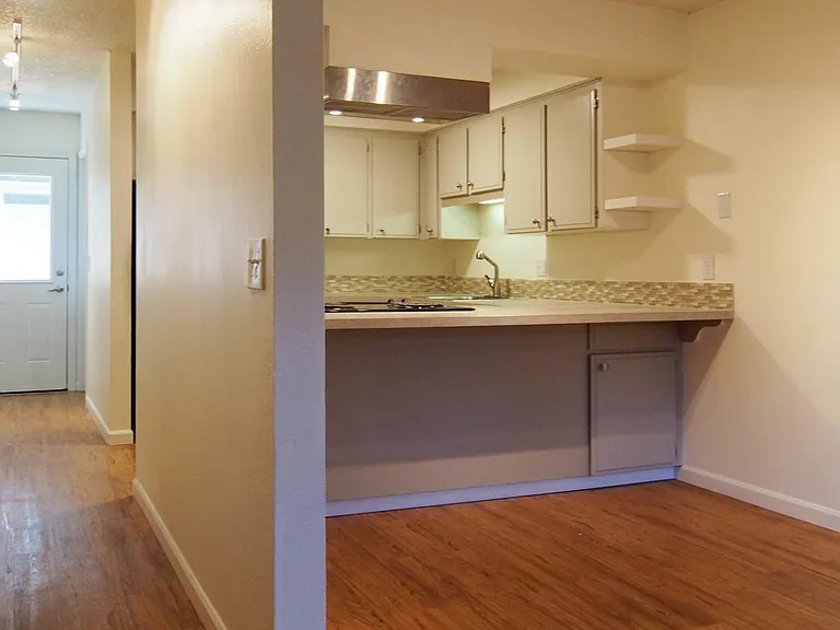 7427 NE 6th Ave — Photo 9