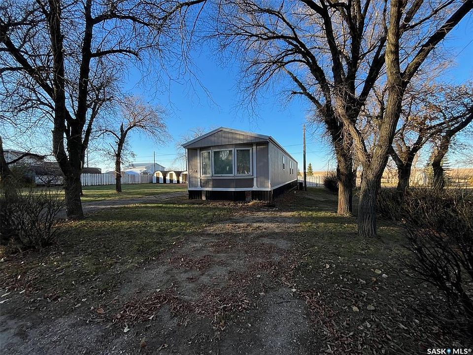 1st image of 118 2 AVENUE E