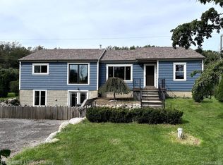 274 E Hacker Rd, Brighton, MI 48114