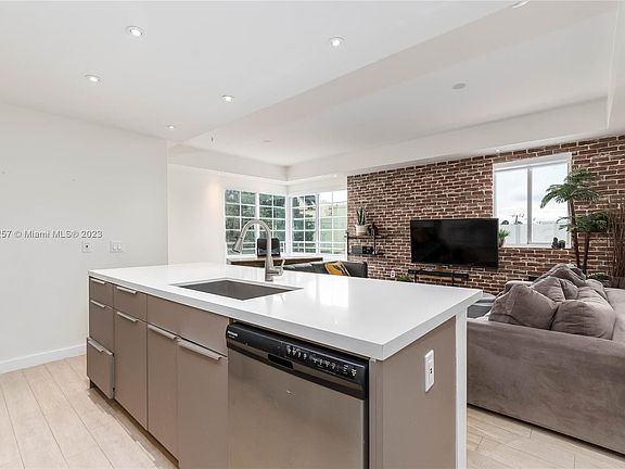 4th image of 820 Euclid Ave APT 305