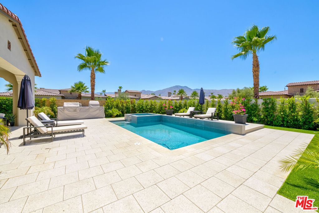 55140 Spring Creek Court photo 1