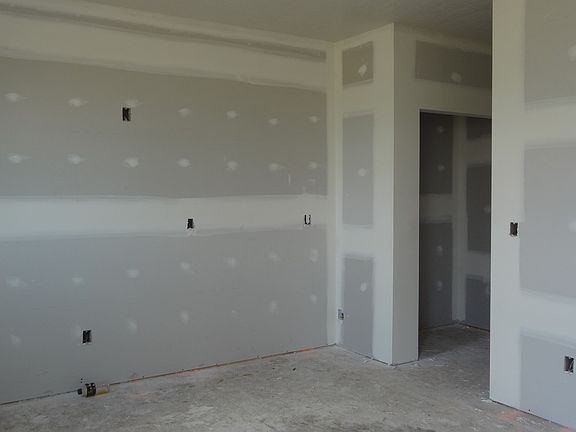 5th image of 587 Slaybaugh Dr
