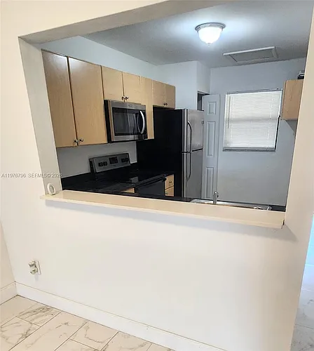 902 NE 209th St #203-40 Photo 1