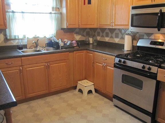 3rd image of 15 Woodruff Dr