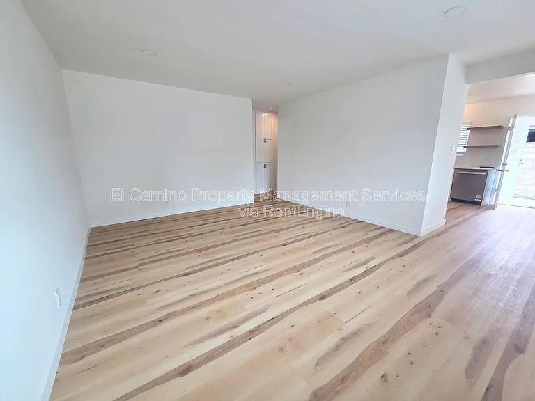 3164 Pine Ave — Photo 6