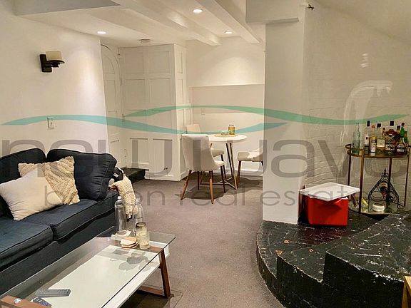 5th image of 110 Beacon St