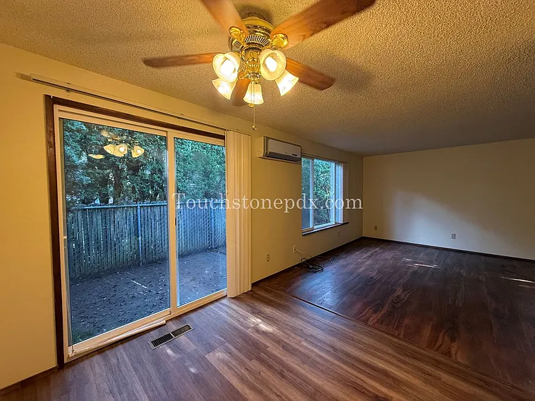 1411 SE 130th Ave — Photo 12
