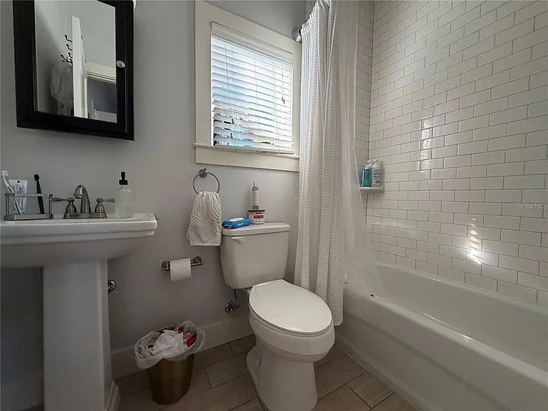 721 NW 10th St #10 — Photo 9