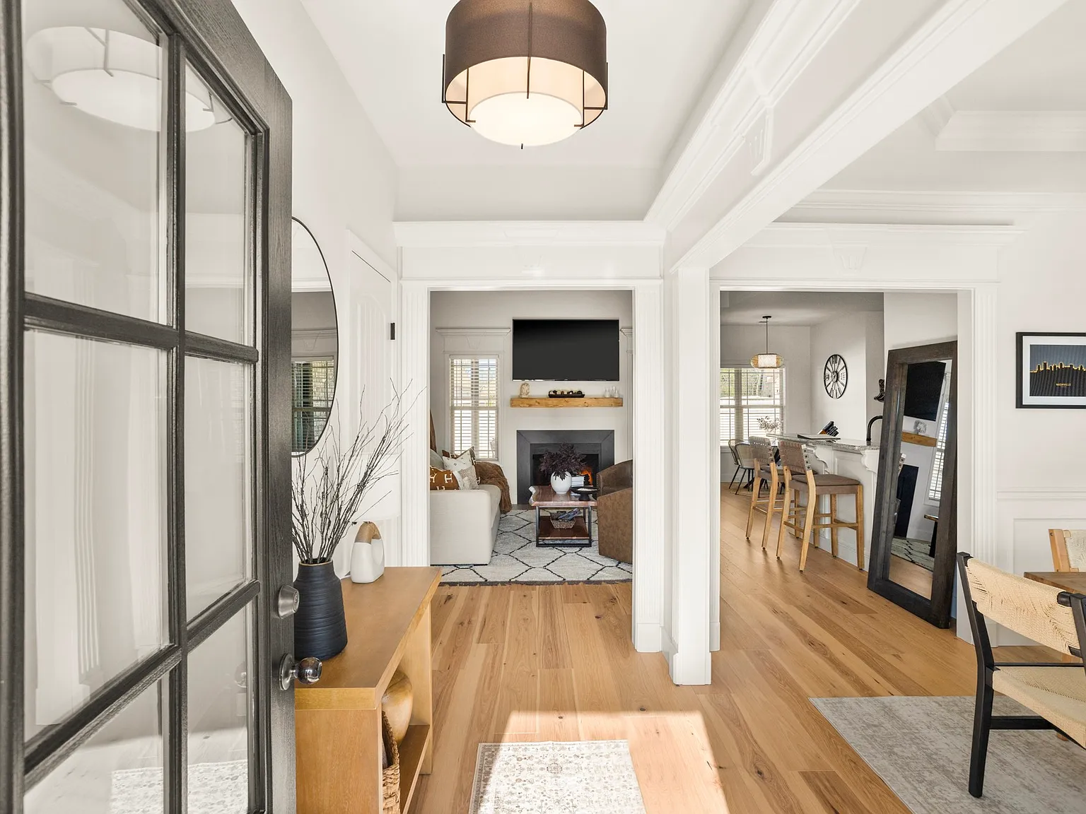 3 bed, 2.0 bath, 1935 sqft, $3,000 — Photo 2