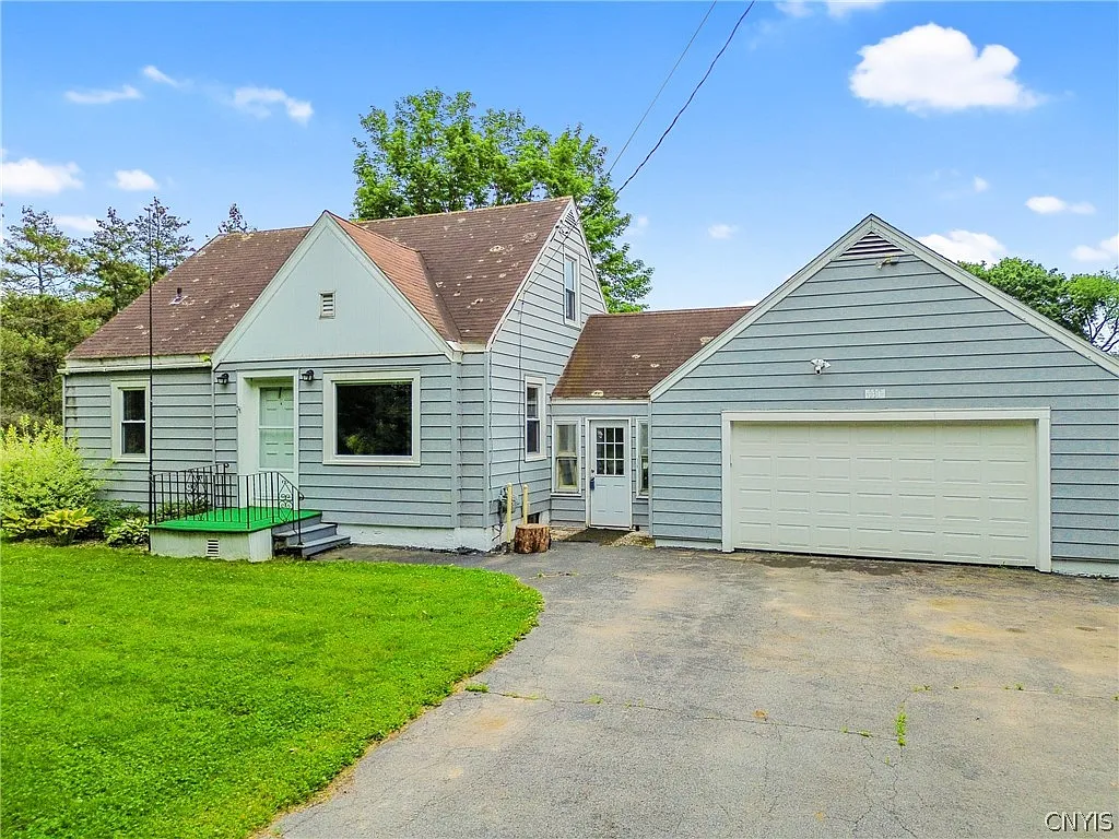 3 bed, 1.0 bath, 1215 sqft, $2,500 — Photo 2
