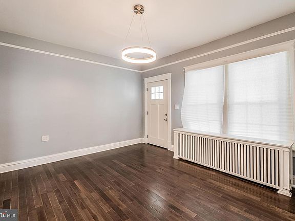 3rd image of 2838 Myrtle Ave NE