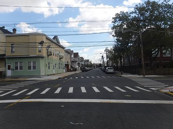 Exterior Neighborhood (street photo)