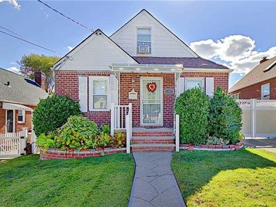 90 Circle Dr N, Elmont, NY, 11003