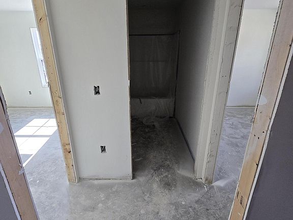 3rd image of 908 Olympic Ct