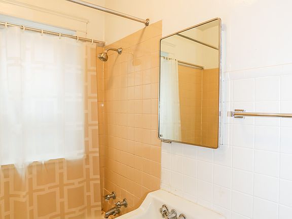 5th image of 3947 N Hoyne Ave #2W