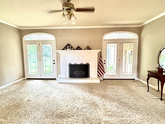3rd image of 1530 Oxford Ct