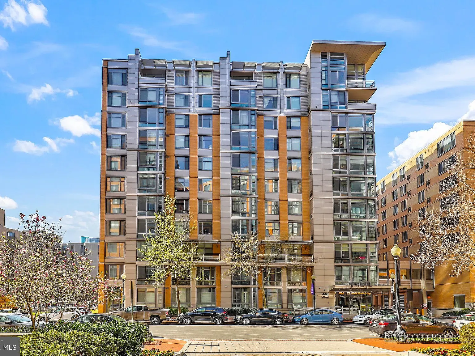 2 bed, 995 sqft, $1,950 — Photo 1