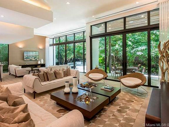 The Zen Treehouse, A One-Of-A-Kind Tropical Modern Masterpiece