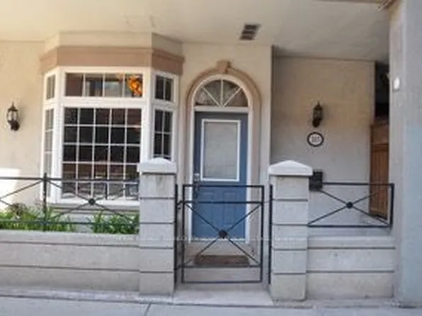 103 McCaul St #47, Toronto, ON M5T 2W7