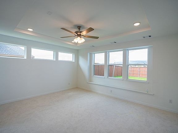 5th image of 1066 Lindsay Ln