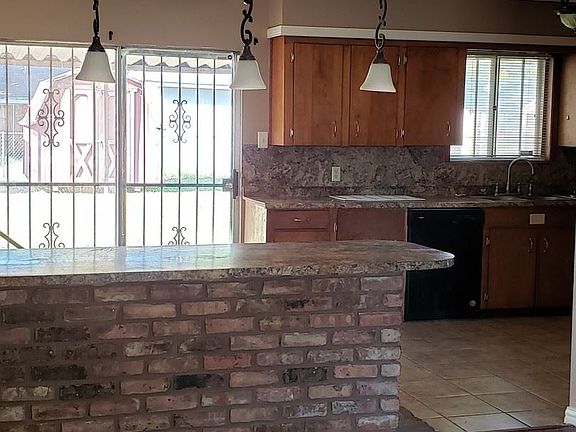 5th image of 3526 Valley View Dr