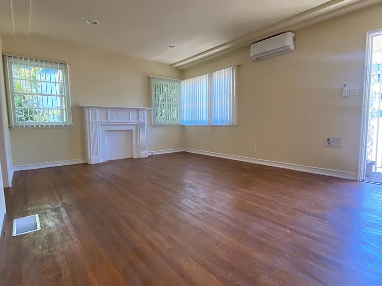 1853 S Beverly Glen Blvd — Photo 2
