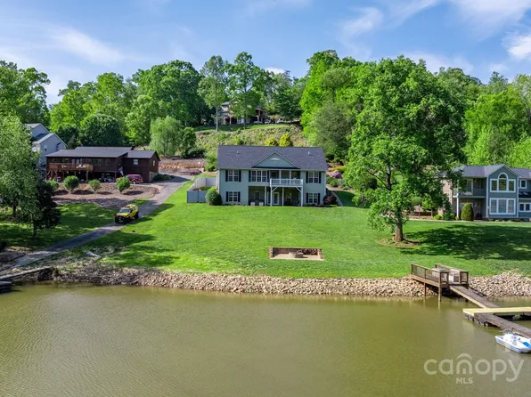 892 Plantation Dr, Marion, NC 28752