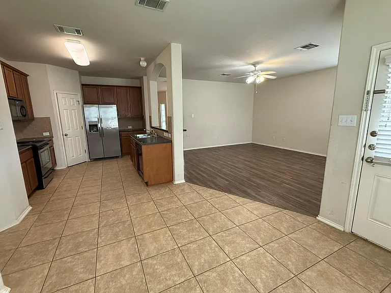 1514 Kothman Dr — Photo 7