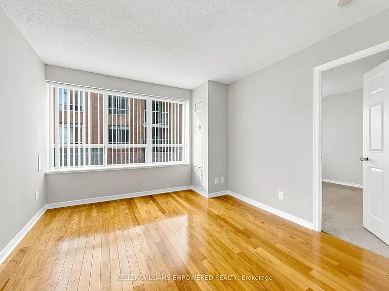11 Oneida Cres #211 — Photo 8
