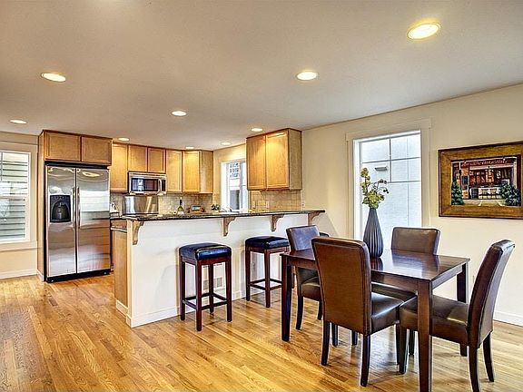 shows layout (old cabinetry)