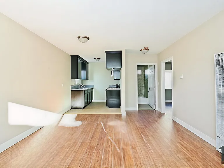 622 W 59th Pl #622 — Photo 2