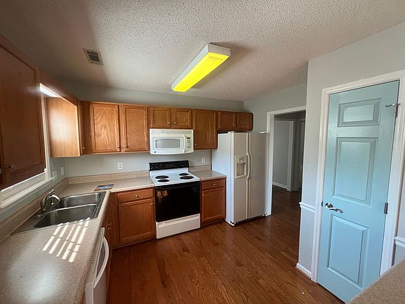 4th image of 5580 Bridgegate Dr