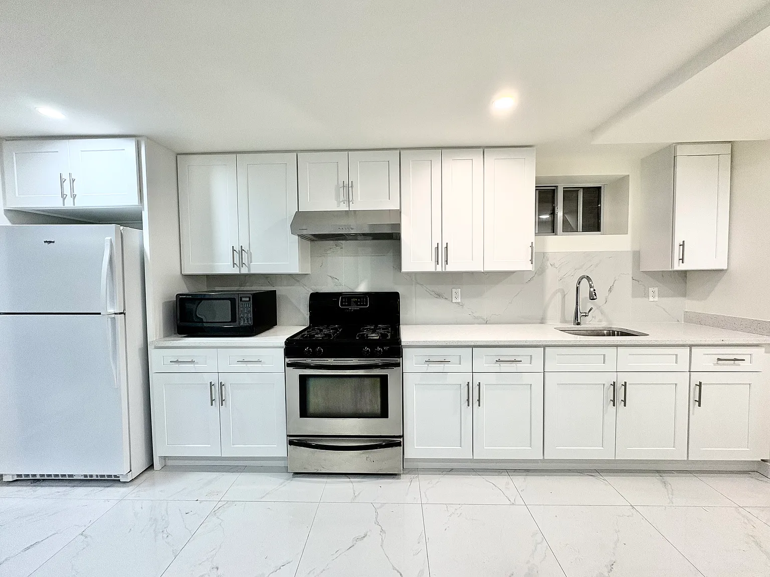 2 bed, 800 sqft, $2,200 — Photo 3