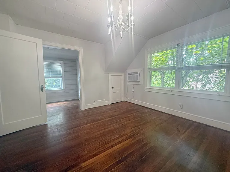 100 Davis Ave — Photo 25