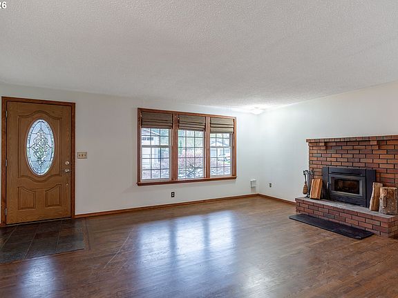 3rd image of 4009 NE 151st Ave