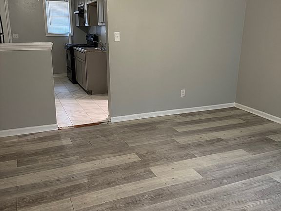 Living Room - Entry View