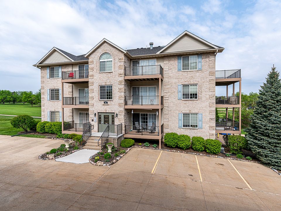 1st image of 2958 Holiday Ct #9