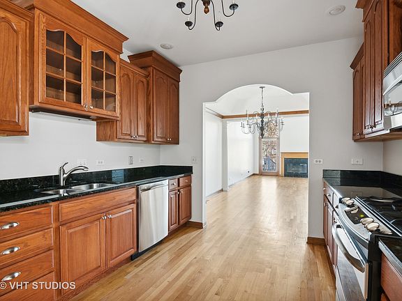 5th image of 22W530 Lakeside Dr