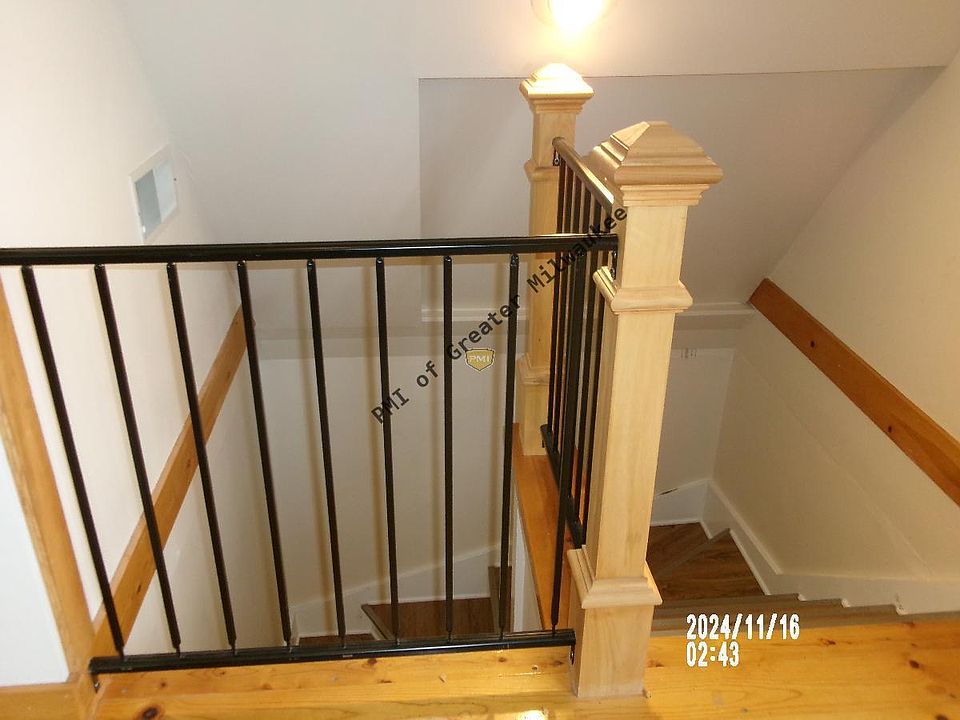 1st image of 1138-40 E Hamilton St Floor 3