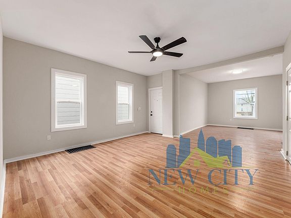 3rd image of 840 Saint Clair Ave